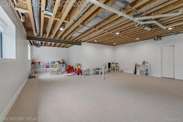 4805 Woodland Hills Drive, Oakland Charter Township, MI 48306