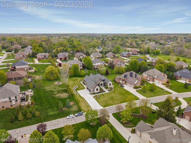 4805 Woodland Hills Drive, Oakland Charter Township, MI 48306
