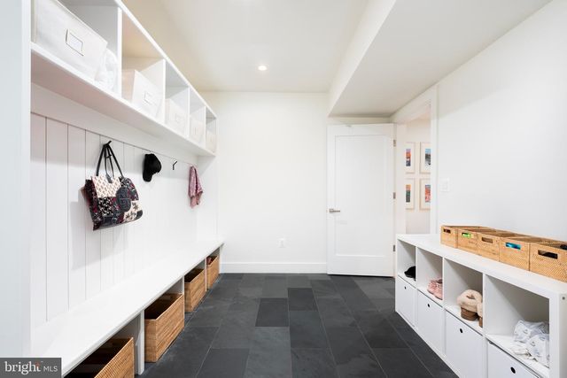 4283 38TH ST N, Arlington, VA 22207