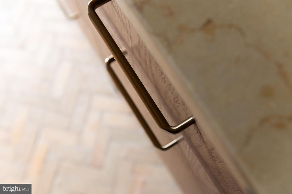 Image 29 of property listing at 4283 38TH ST N, Arlington, VA 22207