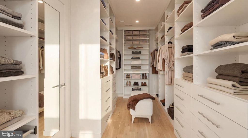 Image 32 of property listing at 4283 38TH ST N, Arlington, VA 22207