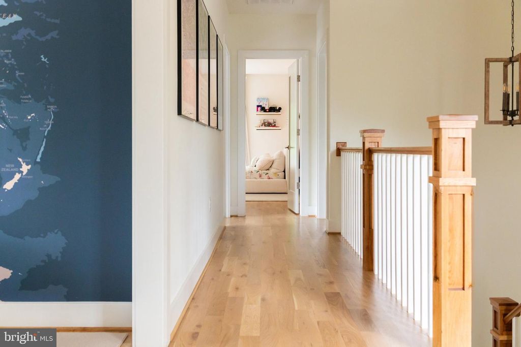 Image 33 of property listing at 4283 38TH ST N, Arlington, VA 22207