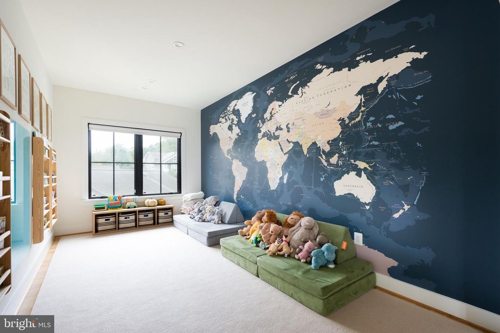 Image 34 of property listing at 4283 38TH ST N, Arlington, VA 22207