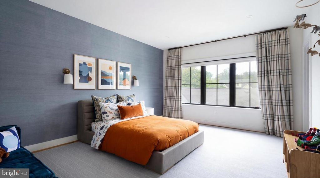 Image 37 of property listing at 4283 38TH ST N, Arlington, VA 22207