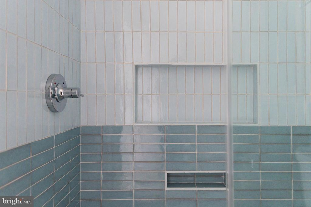 Image 38 of property listing at 4283 38TH ST N, Arlington, VA 22207