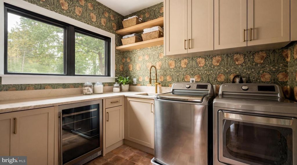 Image 39 of property listing at 4283 38TH ST N, Arlington, VA 22207