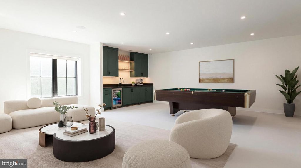 Image 40 of property listing at 4283 38TH ST N, Arlington, VA 22207