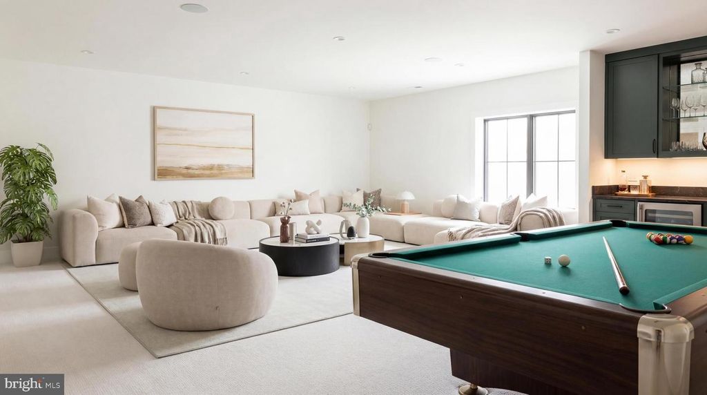 Image 41 of property listing at 4283 38TH ST N, Arlington, VA 22207