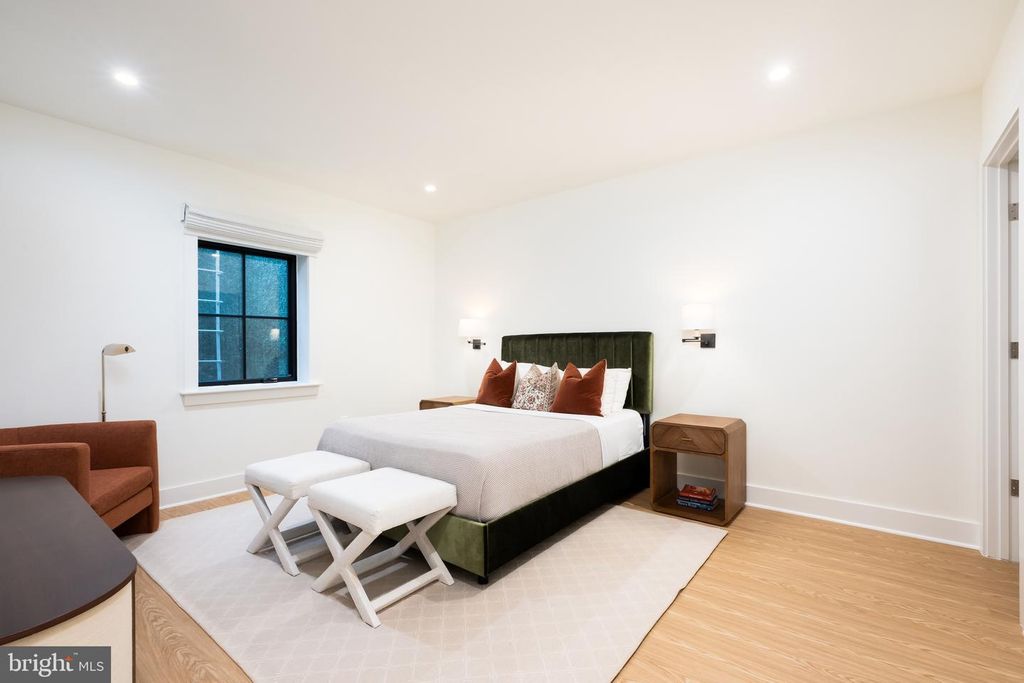 Image 42 of property listing at 4283 38TH ST N, Arlington, VA 22207