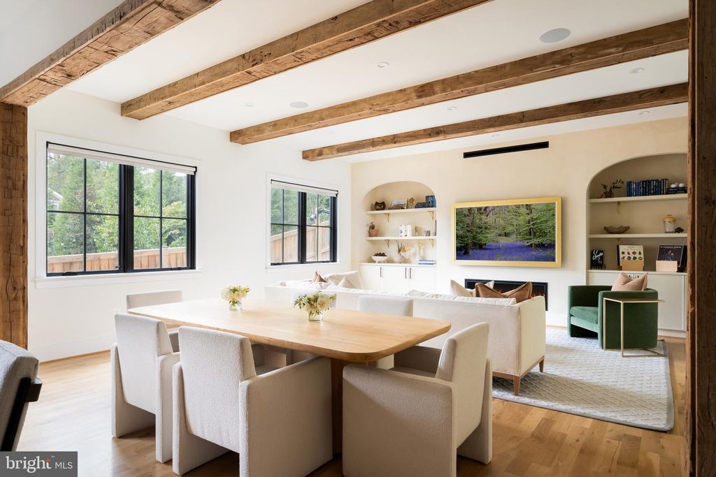 Image 6 of property listing at 4283 38TH ST N, Arlington, VA 22207