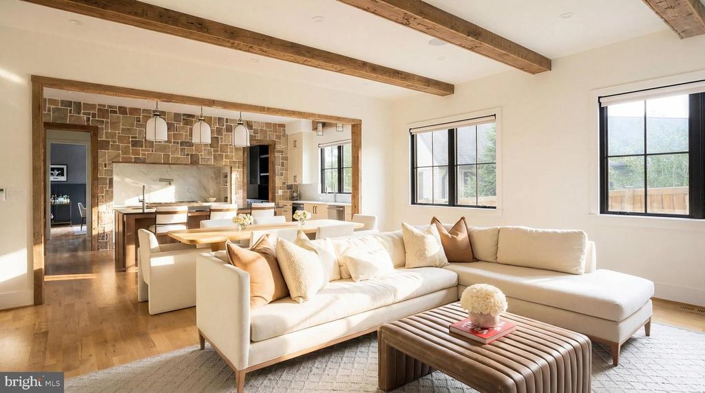 Image 9 of property listing at 4283 38TH ST N, Arlington, VA 22207