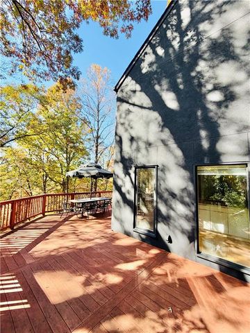 175 River Court Parkway, Atlanta, GA 30328