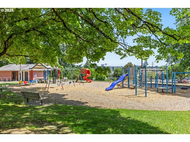 3424 Se 10TH Ave, Portland, OR 97202