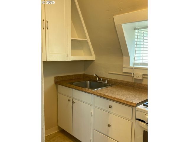 3424 Se 10TH Ave, Portland, OR 97202