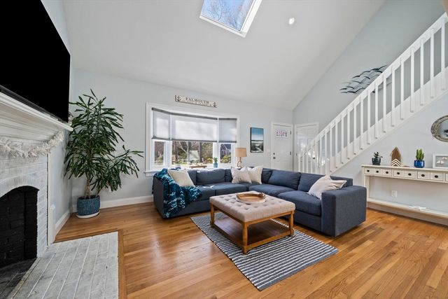 53 Sadys Ln, Falmouth, MA 02536