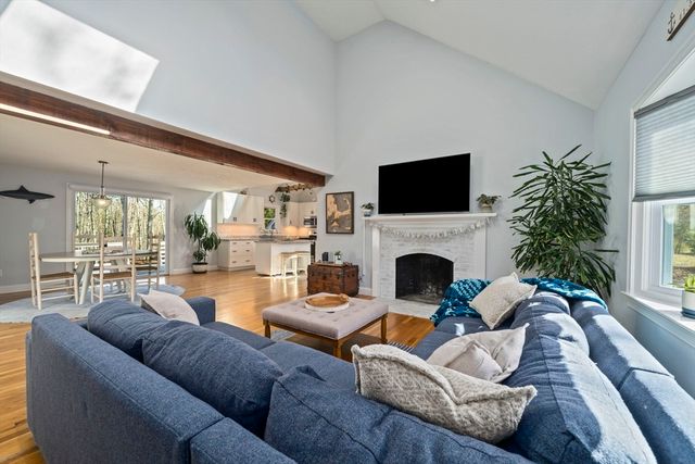 53 Sadys Ln, Falmouth, MA 02536