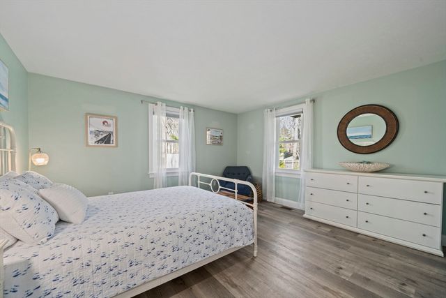 53 Sadys Ln, Falmouth, MA 02536