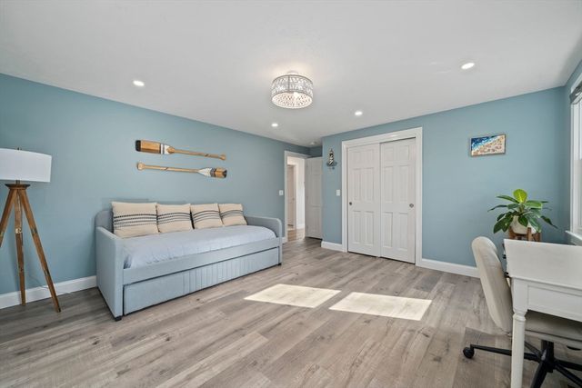 53 Sadys Ln, Falmouth, MA 02536