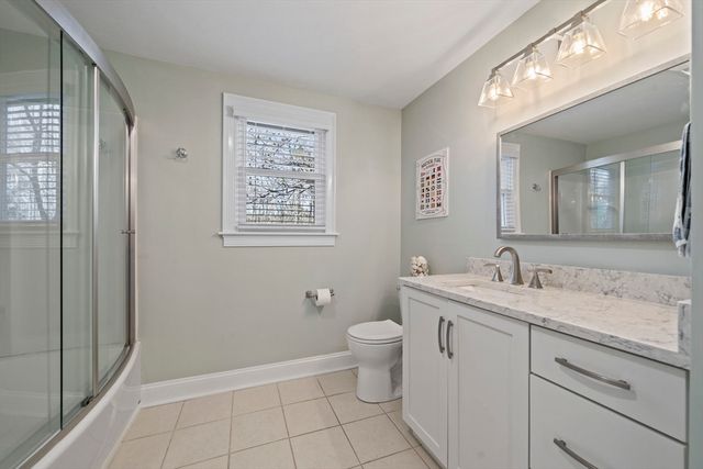 53 Sadys Ln, Falmouth, MA 02536