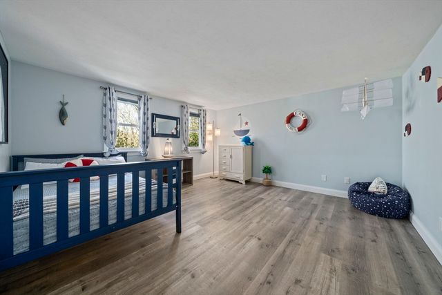 53 Sadys Ln, Falmouth, MA 02536