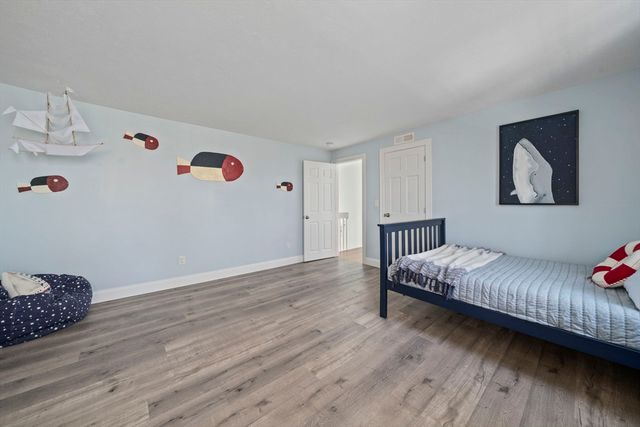53 Sadys Ln, Falmouth, MA 02536