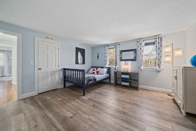 53 Sadys Ln, Falmouth, MA 02536