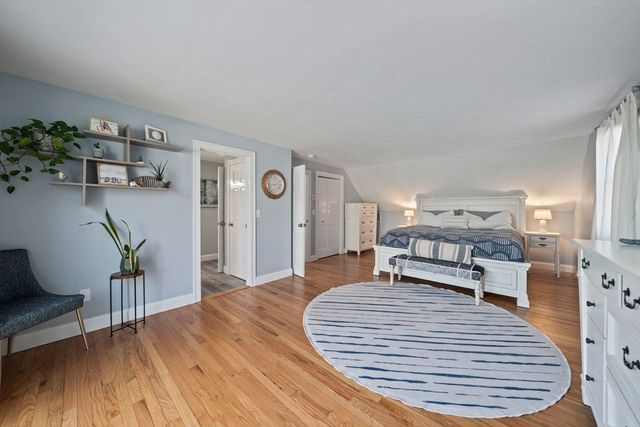 53 Sadys Ln, Falmouth, MA 02536