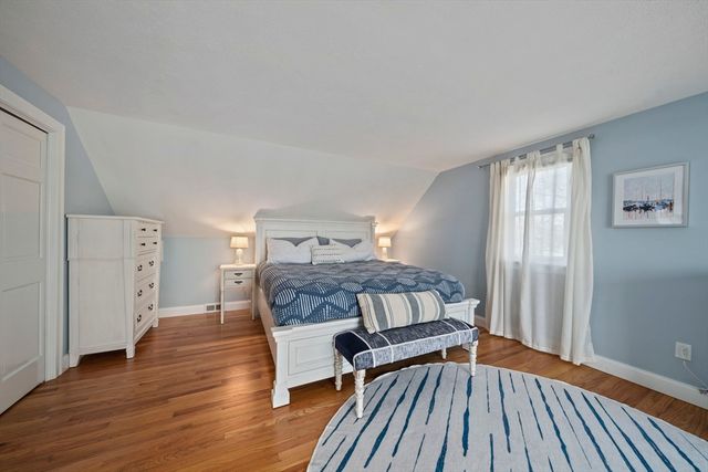 53 Sadys Ln, Falmouth, MA 02536
