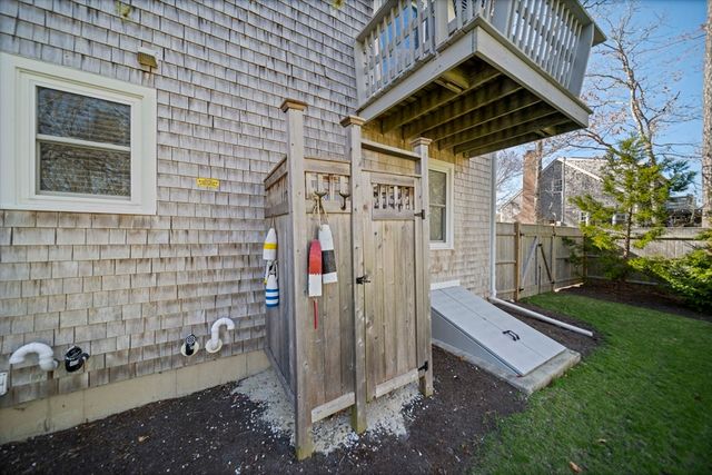 53 Sadys Ln, Falmouth, MA 02536