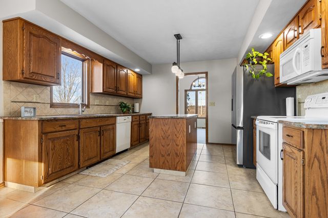 7467 Mccurry Road, Roscoe, IL 61073