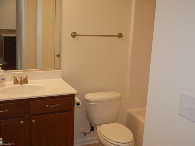 3225 Hyde Place Circle, Winston-salem, NC 27103