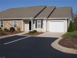 3225 Hyde Place Circle, Winston-salem, NC 27103