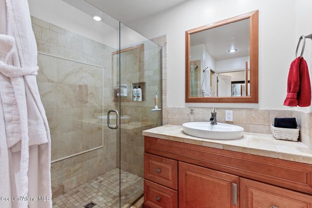 18126 E Duwamish DR, Bayview, ID 83803