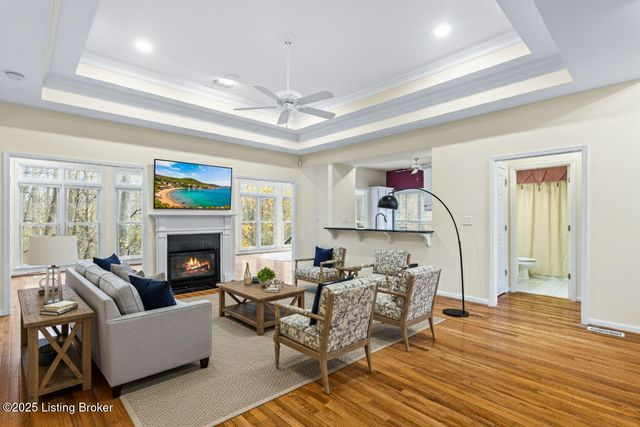 10407 Forest Garden Ln, Louisville, KY 40223