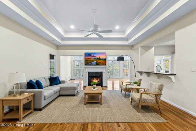 10407 Forest Garden Ln, Louisville, KY 40223