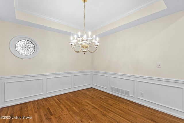 10407 Forest Garden Ln, Louisville, KY 40223