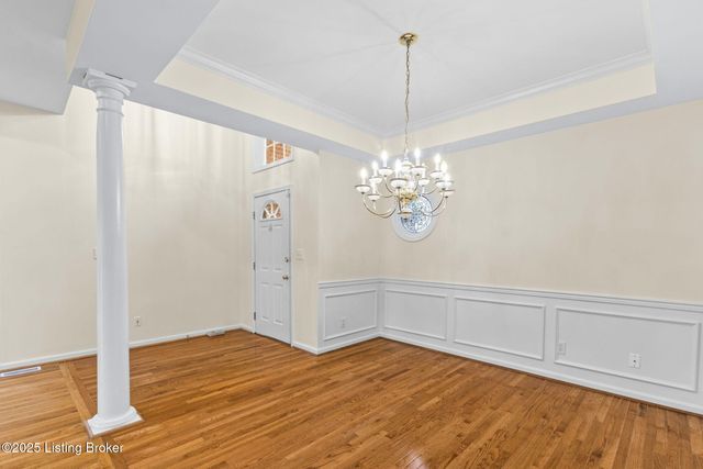 10407 Forest Garden Ln, Louisville, KY 40223