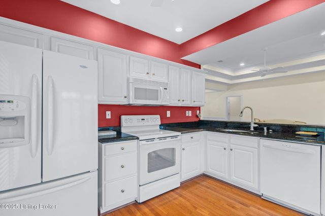 10407 Forest Garden Ln, Louisville, KY 40223