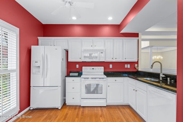 10407 Forest Garden Ln, Louisville, KY 40223