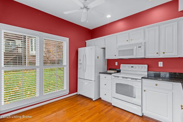 10407 Forest Garden Ln, Louisville, KY 40223