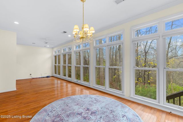 10407 Forest Garden Ln, Louisville, KY 40223