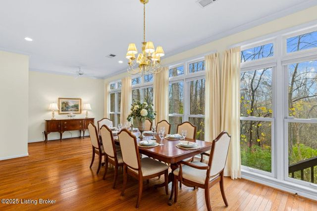 10407 Forest Garden Ln, Louisville, KY 40223