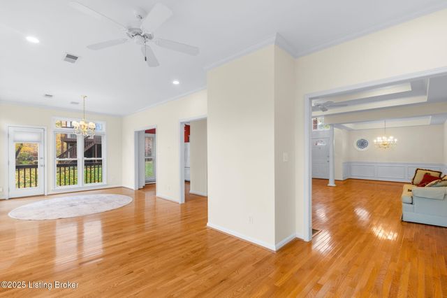 10407 Forest Garden Ln, Louisville, KY 40223