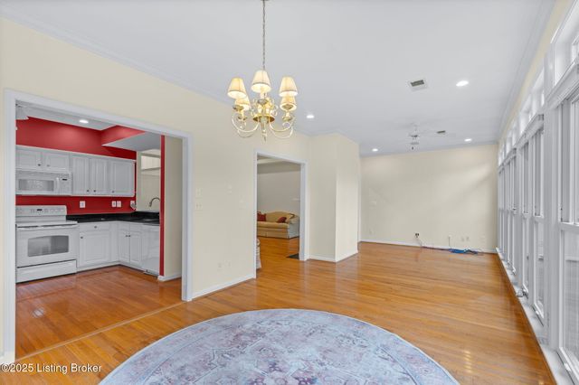 10407 Forest Garden Ln, Louisville, KY 40223