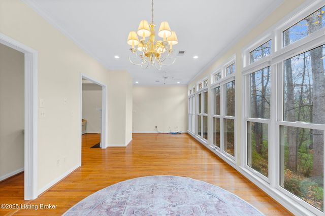 10407 Forest Garden Ln, Louisville, KY 40223