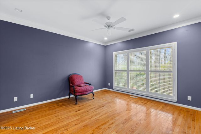 10407 Forest Garden Ln, Louisville, KY 40223