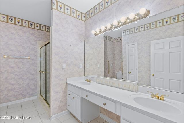 10407 Forest Garden Ln, Louisville, KY 40223