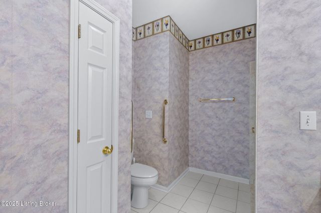 10407 Forest Garden Ln, Louisville, KY 40223