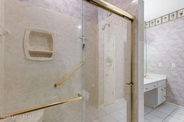 10407 Forest Garden Ln, Louisville, KY 40223