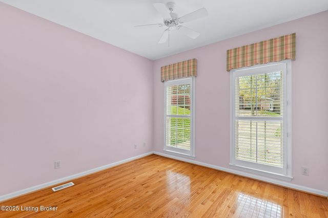 10407 Forest Garden Ln, Louisville, KY 40223